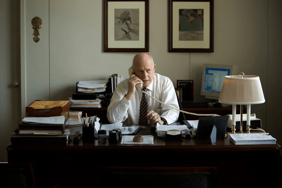 Raymond Tusk (Gerald McRaney)